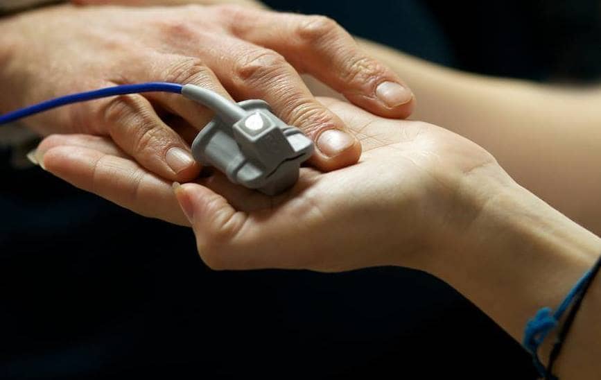Saturimetria notturna per la saturazione di ossigeno nel sangue.